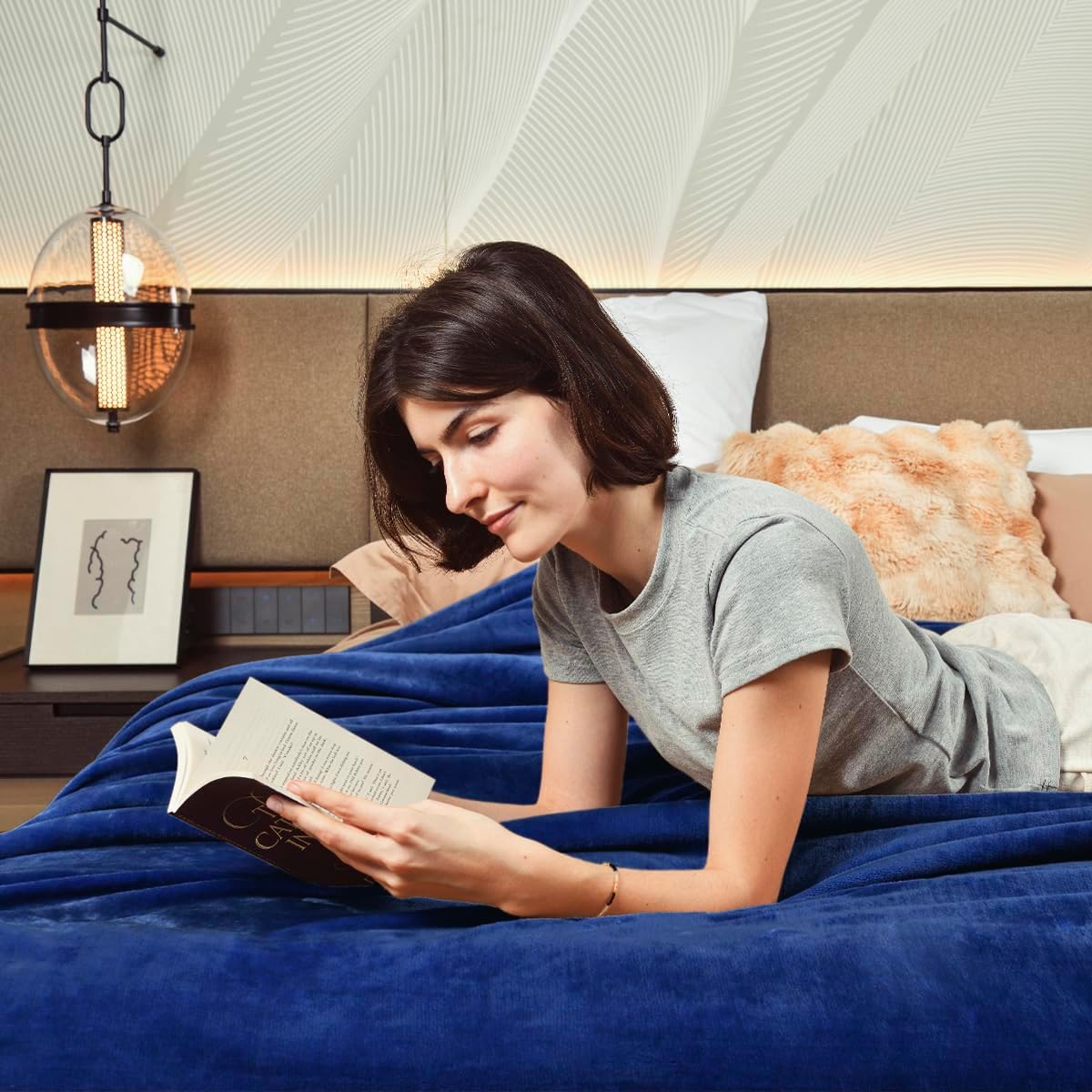 KAWAHOME Sherpa Fleece  Blanket for Bed - Extra Warm and Heavy Thick Blankets for Winter, Super Soft 500GSM Plush Blanket, Navy Blue